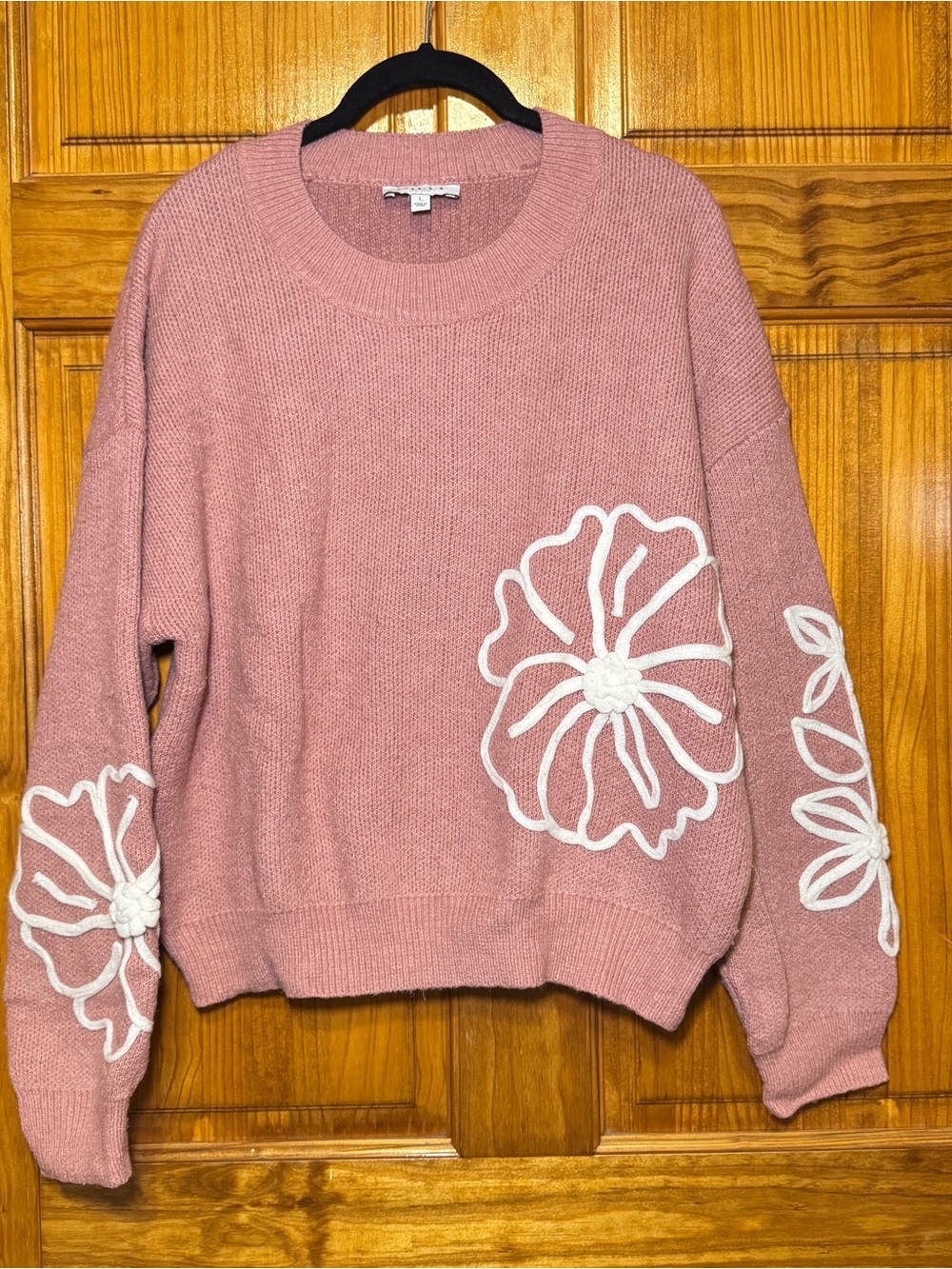 Gilli Dusty Pink Crewneck Sweater with White Floral Appliqué